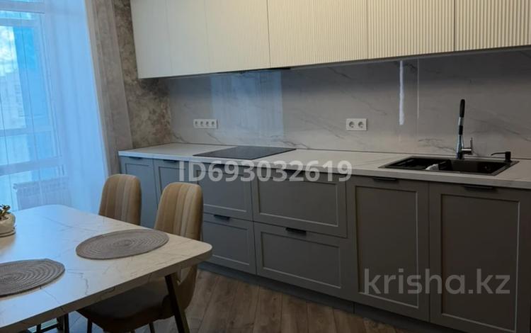 2-комнатная квартира · 75 м² · 8/10 этаж, мкр Новый Город, Дюсембекова 15 за 25 000 ₸ в Караганде, Казыбек би р-н — фото 11