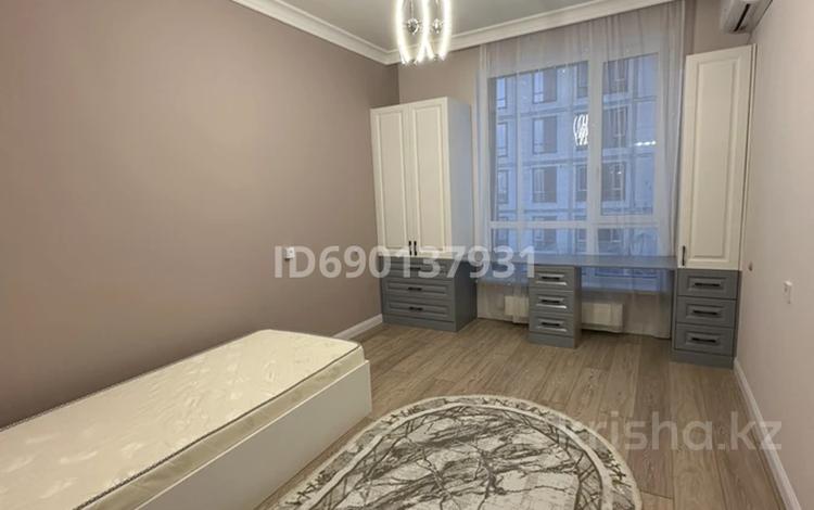 3-комнатная квартира, 100 м², 4/20 этаж помесячно, Турар Рыскулов 1 — Кабанбай Батыра