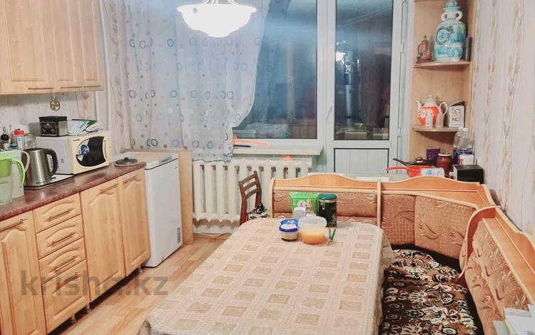 3-бөлмелі пәтер · 72.5 м² · 3/5 қабат, 50 лет городу Экибастуз 10а — Автовокзал, школа 33, хот бар, магазин Доброцен, бағасы: 16.2 млн ₸ — фото 2