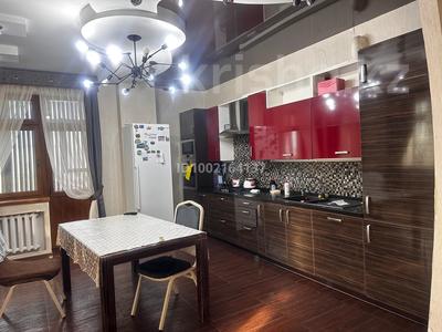5-комнатная квартира · 198 м² · 9/11 этаж, мкр 12 38 за 58 млн 〒 в Актобе