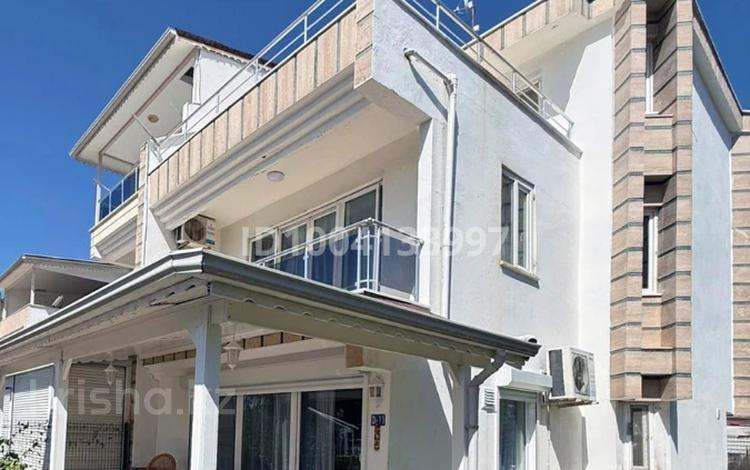 Жеке үй · 4 бөлме · 200 м² · 4 сот., Kadriye, 70. Sk., 07525 Serik/Antalya 16 — Дом №16 (D-11) с панорамным окном на первом этаже, бағасы: 1.6 млн ₸ в Белек — фото 2