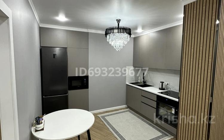 2-комнатная квартира, 55 м², 13/15 этаж помесячно, Жандосова 94А