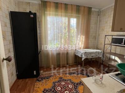 3-бөлмелі пәтер, 90 м², 1/5 қабат ай сайын, 28 28, бағасы: 150 000 〒 в Талдыкоргане, мкр военный городок Жулдыз