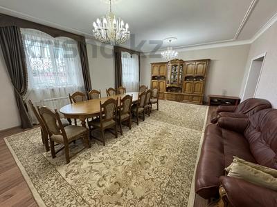 Отдельный дом · 6 комнат · 338 м² · 15 сот., Сортировка, Молдагуловой 123 за 85 млн ₸ в Караганде, Алихана Бокейханова р-н