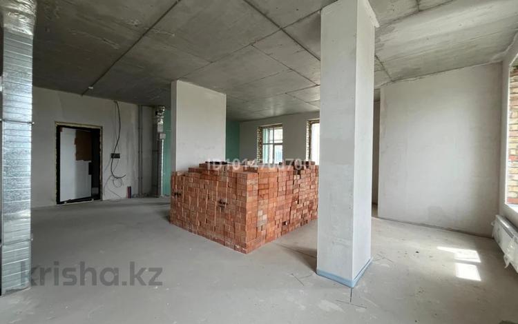 2-комнатная квартира · 81.5 м² · 3/8 этаж, мкр Новый Город, ​Улица Аманжолова 47/1 за 49 млн ₸ в Караганде, Казыбек би р-н — фото 2