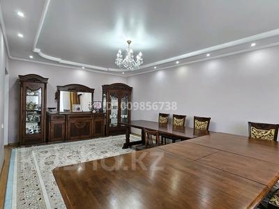 4-комнатная квартира · 120 м² · 4/5 этаж, Ауэзова 48 за 50 млн 〒 в Атырау, мкр Жилгородок