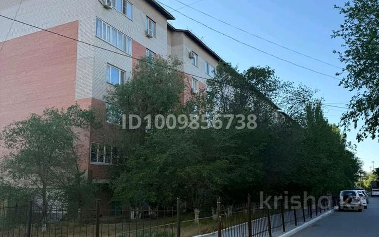 4-бөлмелі пәтер · 129 м² · 4/5 қабат, Ауэзова 48, бағасы: 48 млн ₸ в Атырау, мкр Жилгородок — фото 22