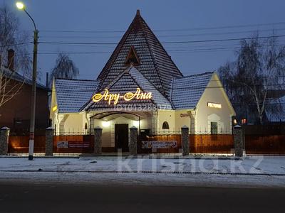 Свободное назначение, офисы, салоны красоты, медцентры и аптеки, образование, развлечения, конференц-залы, кабинеты и рабочие места, студии · 600 м² за 3.6 млн ₸ в Уральске
