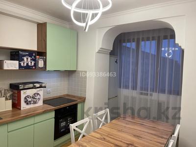 3-бөлмелі пәтер, 64 м², 4/5 қабат ай сайын, мкр Самал-1 35, бағасы: 550 000 〒 в Алматы, Медеуский р-н