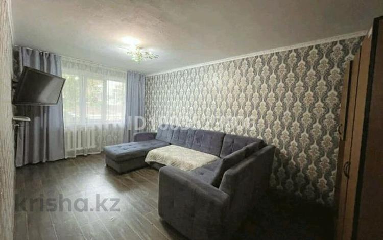 2-комнатная квартира · 75 м² · 1/5 этаж, Бостандыкская 11 — Возле магазина ФЛАГМАНА за 12 000 ₸ в Петропавловске — фото 2