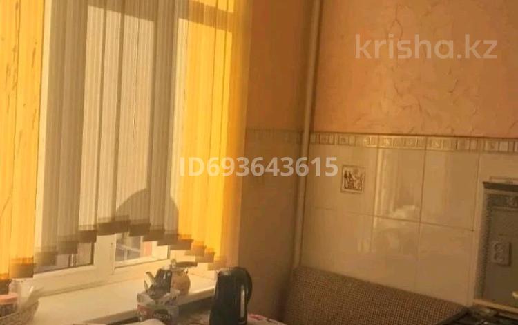 2-комнатная квартира, 48 м², 2 этаж, Рыскулова 9 — 49 квартал за 13 млн 〒 в Кентау — фото 2
