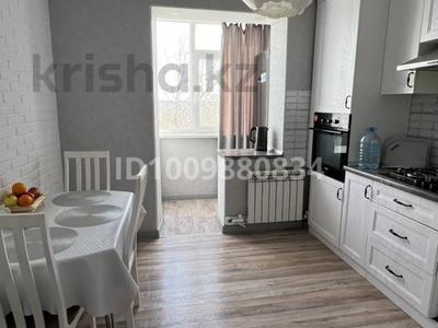 2-бөлмелі пәтер · 55 м² · 5/5 қабат, Сазда-1, 101й стрелковый бригады 13, бағасы: 19 млн ₸ в Актобе
