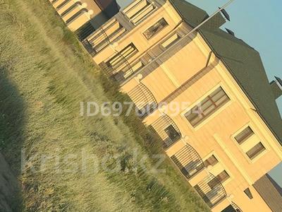 Отдельный дом · 8 комнат · 400 м², улица Е-586 улиа 16 дом за 2.2 млн 〒 в Астане, Нура р-н