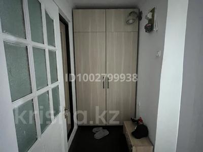 1-бөлмелі пәтер · 30 м² · 4/5 қабат, мкр Центральный, Момышулы 7 — Остановка Светлана, бағасы: 13 млн ₸ в Атырау