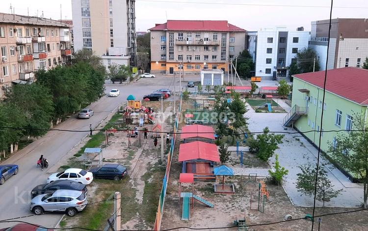 2-комнатная квартира · 60 м² · 5/5 этаж, мкр Центральный, Мкр. центральный 4 за 150 000 〒 в Атырау — фото 13