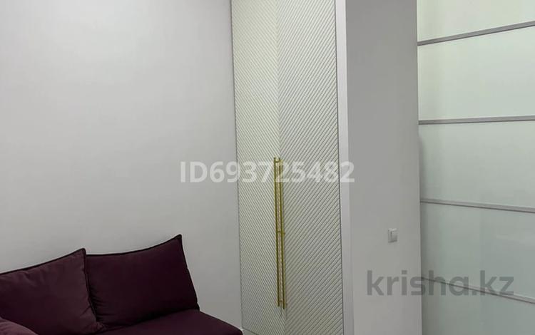 4-комнатная квартира, 160 м², 6/18 этаж, Снегина 33а — Самал 2