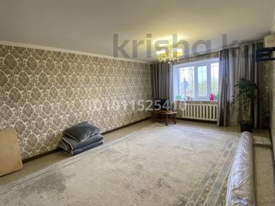 3-комнатная квартира · 90 м² · 3/6 этаж, мкр Шанхай 36 — Рядом есть Магазины , Садик , Школа за 20 млн ₸ в Актобе