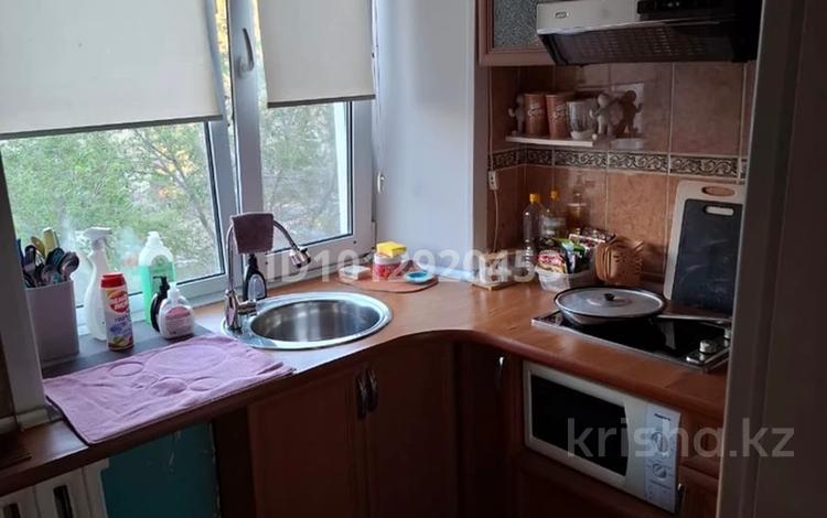 2-комнатная квартира · 43 м² · 3/5 этаж, Камзина 19 за 85 000 ₸ в Аксу — фото 2