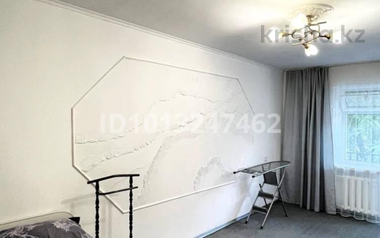 1-комнатная квартира · 35 м² · 5/5 этаж, Казбек би 103 — Центральный гастроном за 135 000 ₸ в Таразе — фото 2