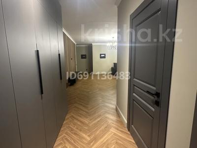 4-комнатная квартира, 150 м² помесячно, Кабанбай батыра 87 за 1.3 млн 〒 в Алматы, Алмалинский р-н
