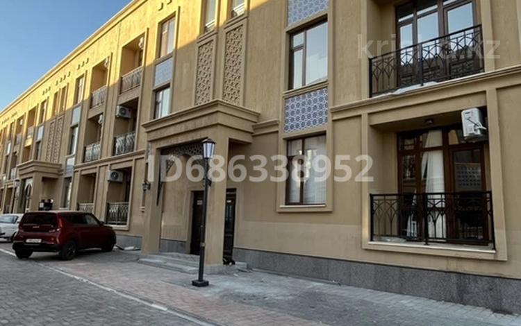 1-комнатная квартира, 40 м², 3/3 этаж посуточно, Батырбекова — Х.А.Яссами за 15 000 〒 в Туркестане — фото 2