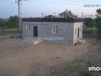 Отдельный дом · 2 комнаты · 80 м² · 9.8 сот., Сарбаз 477 — Qazaq Oil заправка касында за 7 млн 〒 в Актобе, мкр Акжар