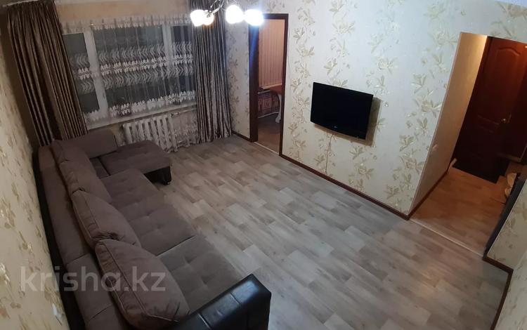 3-комнатная квартира, 65 м², 1/5 этаж посуточно, Торайгырова за 15 000 〒 в Павлодаре — фото 2