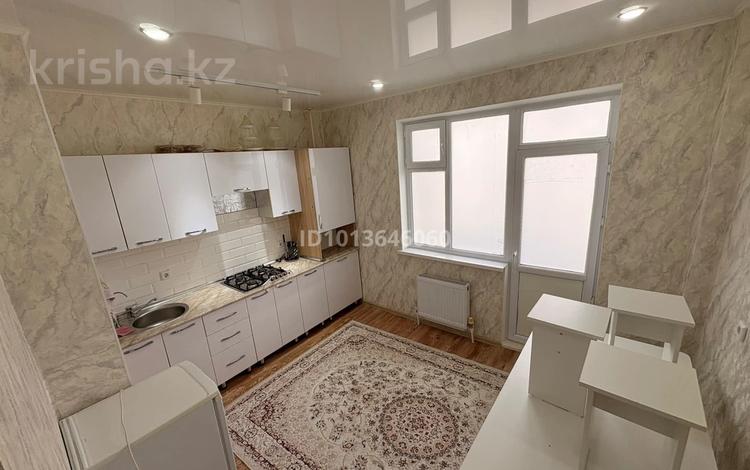 1-комнатная квартира · 44 м² · 3/5 этаж, мкр Береке за 150 000 ₸ в Атырау — фото 2