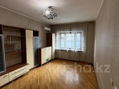 2-бөлмелі пәтер · 55 м² · 2/5 қабат, Есенова 3 — Зеленый базар, бағасы: 39 млн ₸ в Алматы, Медеуский р-н