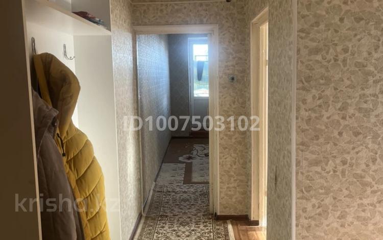 3-комнатная квартира · 49 м² · 2/5 этаж, 3 микр 18 за 6 млн ₸ в Каратау — фото 2