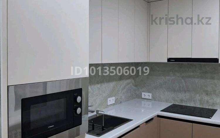 1-бөлмелі пәтер · 35 м² · 1/5 қабат, Кабанбай Батыра 82 — Рестобар Тепло, бағасы: 18 000 ₸ в Усть-Каменогорске — фото 2