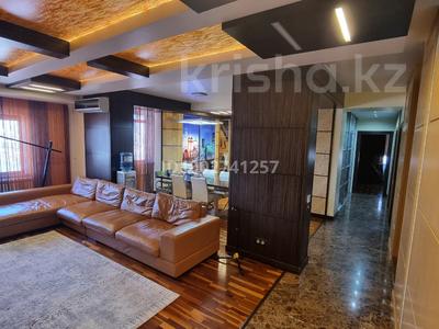 Аренда квартир в Атырауской обл.: 5-комнатная квартира · 190 м² · 9/10 этаж, Шарипова 26 за 1.2 млн 〒 5-комнатная квартира · 190 м² · 9/10 этаж, Шарипова 26 за 1.2 млн 〒 в Атырау, мкр Жилгородок