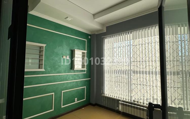 Офисы, салоны красоты · 131.5 м² за 70 млн ₸ в Актобе, мкр Болашак — фото 2