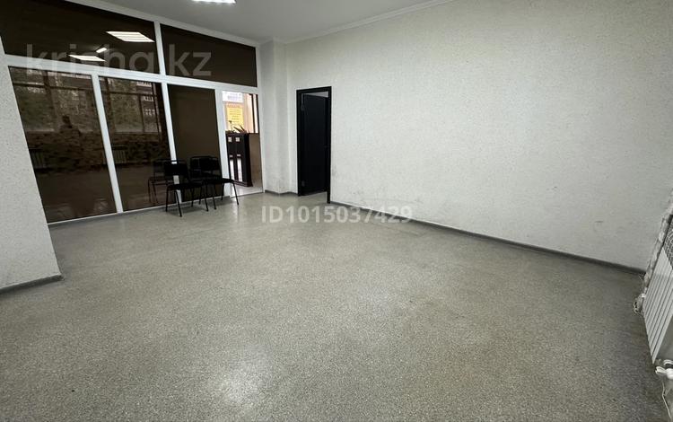 Свободное назначение, офисы, кабинеты и рабочие места · 65 м² за 220 000 ₸ в Уральске, мкр Жана Орда — фото 2