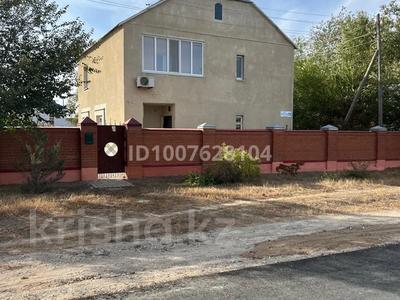 Отдельный дом · 4 комнаты · 160.7 м² · 10 сот., мкр. Зачаганск пгт, Гүлзар 29 — Пересечение с ул. Т. Бегельдинова за 50 млн 〒 в Уральске