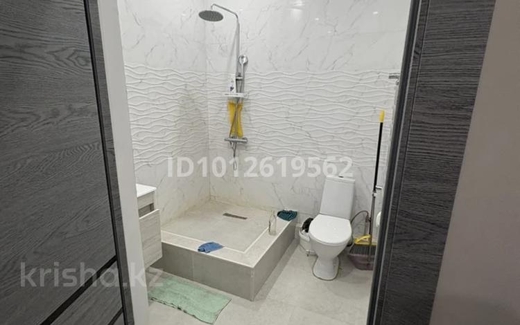 2-бөлмелі пәтер · 49.6 м² · 16/18 қабат, 16-й мкр , ​16-й микрорайон 64, бағасы: 250 000 ₸ в Актау — фото 2