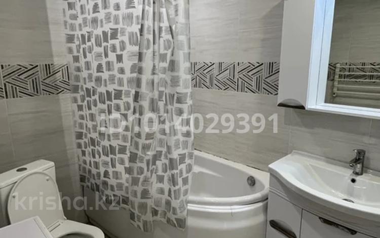 3-бөлмелі пәтер · 65 м² · 7/9 қабат, Назарбаева 187, бағасы: 200 000 ₸ в Уральске, мкр Школьник — фото 2