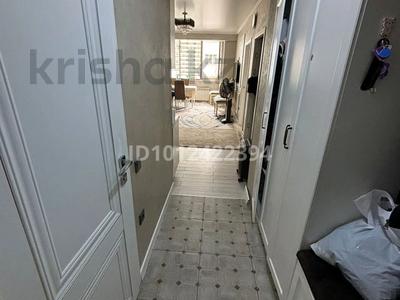 3-бөлмелі пәтер · 70 м² · 4/10 қабат, мкр Аксай-5 25 — Рынок Арыстан, бағасы: 360 000 ₸ в Алматы, Ауэзовский р-н