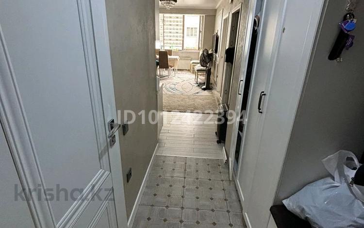 3-бөлмелі пәтер · 70 м² · 4/10 қабат, мкр Аксай-5 25 — Рынок Арыстан, бағасы: 360 000 ₸ в Алматы, Ауэзовский р-н — фото 2