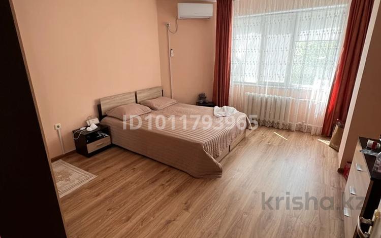 1 комната · 75 м² · 2/9 этаж, Авангард 2 23б — Владимирская за 120 000 〒 в Атырау, мкр Авангард-2 — фото 2