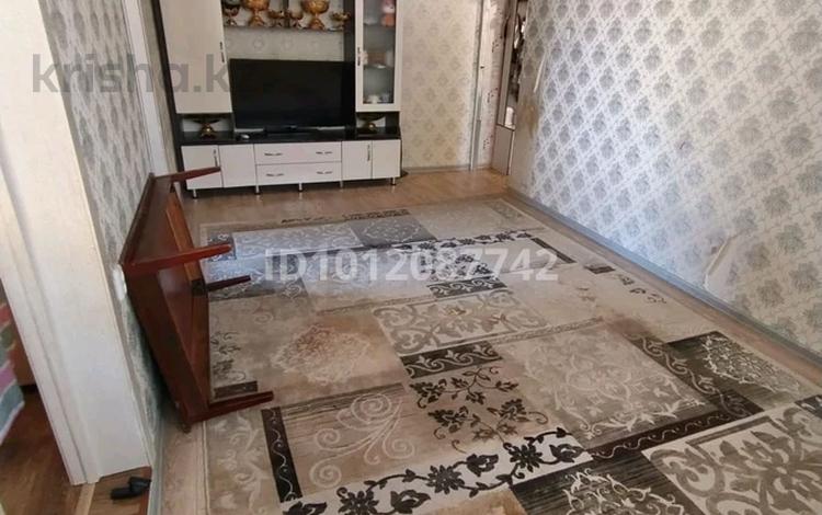 3-комнатная квартира · 37 м² · 2/5 этаж, ул. Абая 43/1 за 9 млн ₸ в Темиртау — фото 2