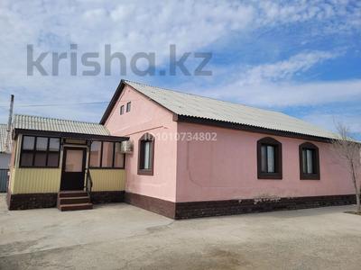 Отдельный дом · 4 комнаты · 120 м² · 10 сот., мкр Береке, Аксарай 11 за 27 млн ₸ в Атырау