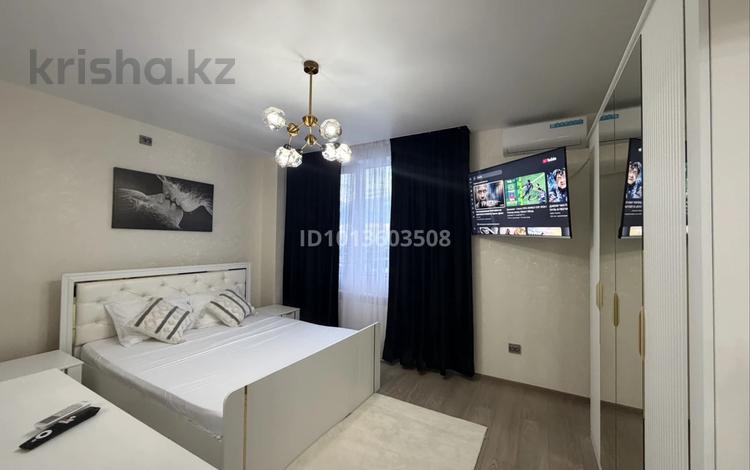 2-бөлмелі пәтер · 90 м² · 18/25 қабат, мкр 11 112г, бағасы: 15 000 ₸ в Актобе — фото 2