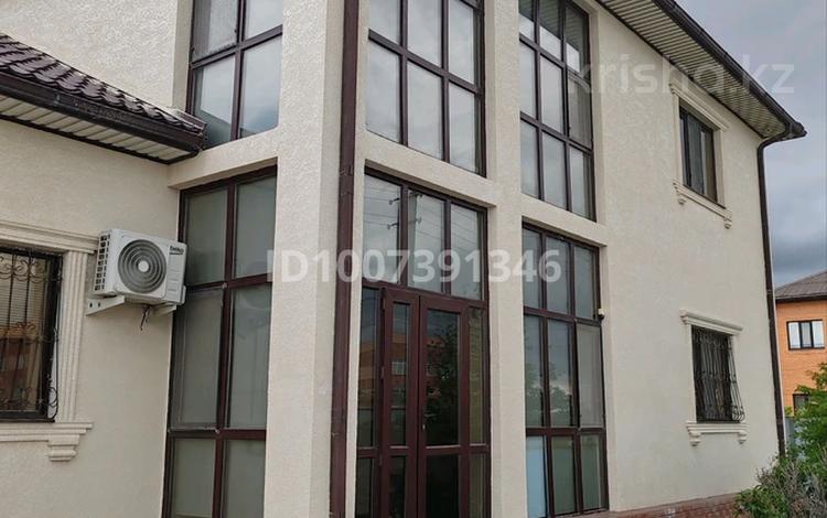 Жеке үй · 6 бөлме · 250 м² · 9 жүзд., Самал ш/а., Азидолла Ескалиева 25, бағасы: 75 млн ₸ в Атырау, мкр Самал — фото 2