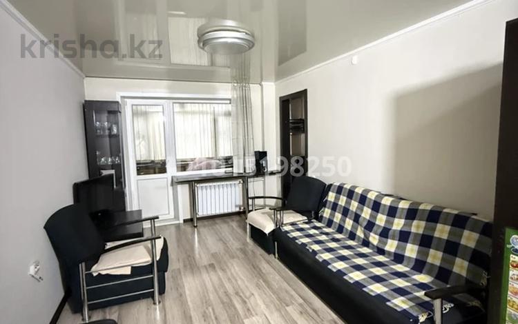 3-бөлмелі пәтер · 60 м² · 1/5 қабат, Жаңа қала ш/а., Абдирова 36/2, бағасы: 300 000 ₸ в Караганде, Казыбек би р-н — фото 2