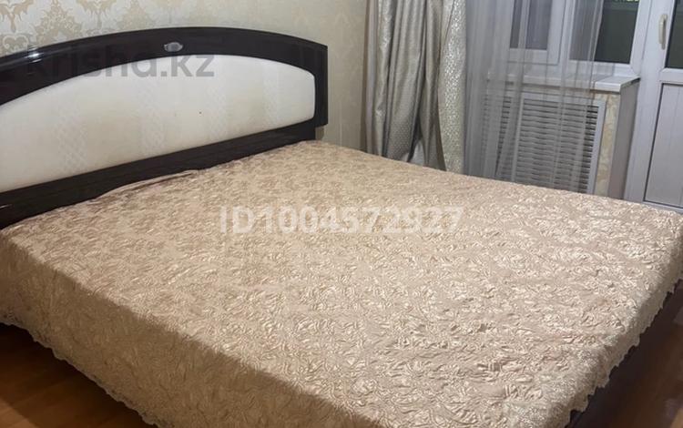 2-бөлмелі пәтер · 70 м² · 2/5 қабат, мкр Аксай-3А 60 — Яссауи, бағасы: 300 000 ₸ в Алматы, Ауэзовский р-н — фото 2