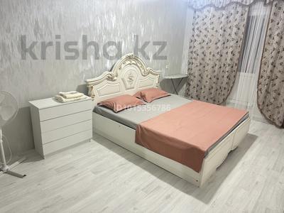 1-комнатная квартира · 50 м² · 2/5 этаж, мкр 5, Абилхайрхан 57 А — Океан остановка - Напротив Нурдаулета - Центр. Стадион - Клиника Айгерим - Воинская Часть - Акимат- Багетто кафе. за 2 000 ₸ в Актобе