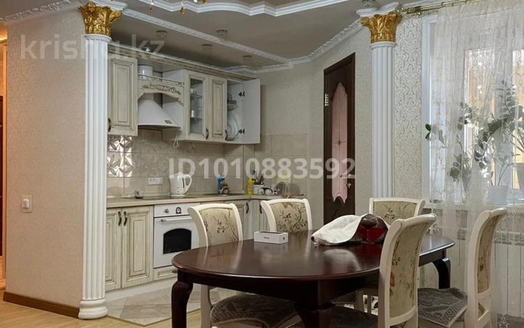 3-комнатная квартира · 96 м² · 3/10 этаж, мкр Юго-Восток, 30й микрорайон 16 — Гапеева 16 за 55 млн ₸ в Караганде, Казыбек би р-н — фото 2