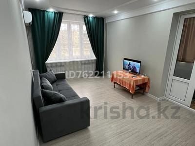 Аренда квартир в Мангистауской обл.: 1-комнатная квартира · 40 м² · 2/5 этаж · помесячно, 12-й мкр — Гипермаркет Анвар, школа, гимназия за 140 000 〒 1-комнатная квартира · 40 м² · 2/5 этаж · помесячно, 12-й мкр — Гипермаркет Анвар, школа, гимназия за 140 000 〒 в Актау