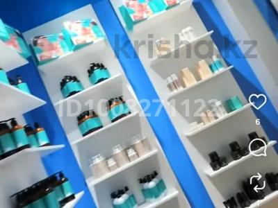 Магазины и бутики, салоны красоты, фитнес и спорт, кабинеты и рабочие места, студии · 40 м² за 120 000 〒 в Атырау, мкр Нурсая